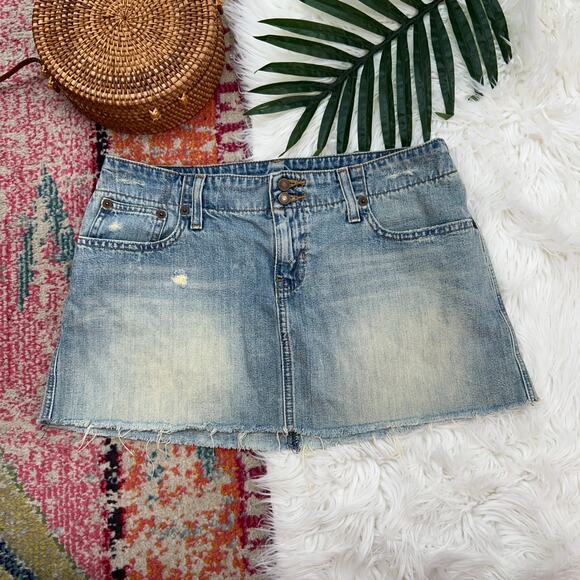 Vintage Y2K 2000s Abercrombie Blue Faded Mini Micro Denim Jean Skirt 6 Raw Edge - Picture 1 of 7